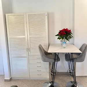 Kleines Apartment, Naehe Stadtzentrum Im 1ten Obergeschoss Apartment